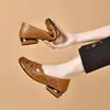 Zapatos de Mujer Calados de Piel Suave 2026 Verano Nuevos Sandalias Transpirables Punta Redonda Zuecos sin Cordones Tacón Grueso Zapatos de Mamá