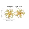 Novos brincos de estilo europeu e americano com toque metálico, tarrachas vazadas em formato de flor para mulheres, design de nicho, acessórios simples e sofisticados