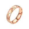 Anel de aço inoxidável feminino nicho alta qualidade Coringa banhado a ouro ins não desbota formato de diamante joias femininas de aço inoxidável atacado