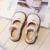 Zapatos de piel para niña, nuevo estilo primavera y otoño 2026, zapatos florales para niños, mocasines para bebé de suela suave, zapatos casuales.