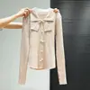 Tejido de hilo de núcleo gris cuello de muñeca de lazo manga larga camiseta de punto capa base top ajustado favorecedor para mujer