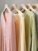 Cardigan de tricô novo estilo outono 2026 com decote em V e mangas compridas para mulheres, camada base justa, jaqueta suéter fina