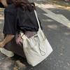 Bolso de Cubo de Lona Casual Artístico Nicho Estilo Coreano Bolso de Hombro con Cordón a la Moda para Mujer Celebridad de Internet Bolso Cruzado de Nailon Plisado