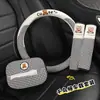 Accesorios Nuevos para Coche 2026: Funda para Volante, Almohadilla para Hombro, Caja de Pañuelos Set de Tres Piezas