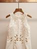 Vestido-Colete Branco Sem Mangas Estilo Francês de Alta Qualidade para Mulheres de Shenzhen com Vibe Elegante de Socialite, Gola Redonda, Vestido com Bordado Vazado