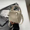 Bolsa de Mão Tecida de Luxo Modelo Saco 2025 Novo Estilo Coreano Couro Macio Padrão Lichia Grande Capacidade Ombro Transversal Tendência