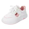 Tênis de Skate Feminino Novo Primavera/Outono 2026 Velcro Decoração de Cereja Sapatos Brancos Solado Macio Tênis Esportivo Casual Infantil
