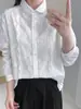 Camisa blanca de estilo dulce francés con cuello de muñeca bordado para mujer, de manga larga, con un elegante diseño de retazos de encaje y tela jacquard