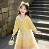 Conjunto de Vestido Ropa de Otoño para Niñas 2026 Nuevo Estilo Único Hermoso Cardigan de Punto para Niña Falda de Pastel