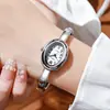 Comercio Exterior Nuevo Moda Popular Temperamento Compacto Ovalado Banda de Acero Pulsera Estilo Reloj de Cuarzo Decorativo para Mujer Listo para la Venta