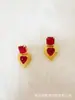 Brincos grandes vermelhos com padrão plissado de design avançado de nicho em forma de coração, brincos com pino de prata 925, retrô, elegantes, socialite, nobre