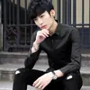 Camisa Casual de Manga Longa Cor Lisa Tendência Estilo Coreano para Homens Nova Coleção Primavera e Outono 2025 Camisa Casual para Jovens Jaqueta Top