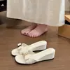 Nuevas sandalias de slip-on para mujer, versátiles y de alta gama, con tacón de cuña, sandalias de estilo francés para el verano 2026, adecuadas para usar al aire libre