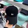 Boné de Baseball Bordado com Letra 'm' para Mulheres Versátil para Homens Aba Curva Algodão Macio Top Chapéu de Sol Moda Simples Boné de Baseball Mulheres