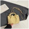 Bolso pequeño de Crowdsourcing para mujer 2025 Nueva moda Retro Mano Cesta de comida Elegante Combinable Bolso de hombro cruzado