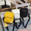 Bolsa de Lona para Mujer de Hombro Ins Estilo Hong Kong Versátil Moda Popular Estudiante Cruzada Niña Bolsa Pequeña de Hombro Fabricante Se Puede Personalizar
