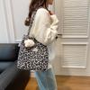 Bolso Tote Cubo Estampado de Leopardo para Mujer 2025 Nuevo Diseño de Nicho Retro Moderno Moda Versátil Gran Capacidad Bolso de Hombro