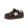 Zapatos deportivos de moda para niñas 2026 Otoño Nuevo Estilo Coreano Zapatos de Lona con Estrellas Moda Infantil Zapatos Casuales Zapatos de Correr para Niños
