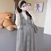Vestido de Maternidad Otoño Conjunto de Dos Piezas Lentejuelas Finas Brillantes Flores Tridimensionales Chaleco de Punto para Maternidad Falda Larga Estilo Coreano Suave