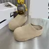 Chinelos Populares Estilo Coreano de Calçar, Couro Camurça, para Mulheres, Novo Modelo Primavera 2026, Bico Fechado, Sola Grossa, Aumenta a Altura, Sapatos Birkenstock