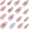 Arte de unha em degradê nude em alta no TikTok, design de bolinhas olho de gato com adornos de strass, unhas postiças leves e luxuosas