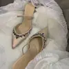 2026 Nova Primavera/Outono Bico Fino Strass Salto Alto Feminino Salto Agulha Cor Champagne Sandálias Mule de Tira Única Abertas para Uso ao Ar Livre