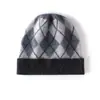 Moda tejida otoño e invierno nuevo jacquard de cachemira color cálido bloque de color gorro, gorro grueso tejido de punto con vuelta en la parte superior redonda