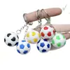 Llavero Colgante de Fútbol de Simulación Copa del Mundo Mini Balón de Fútbol Colgante Pequeño Goma Suave Multicolor Muñeco de Fútbol Pequeño Accesorios