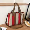 Bolsa de Mão Estilo Western Nova Casual Moda para o Dia a Dia 2024 Bolsa de Ombro Transversal Listrada Grande Capacidade Feminina Venda por Atacado