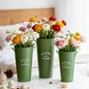 Cubo de Flores de Lata Estilo Americano, Cubo para Arreglos Florales de Floristería, Cubo Decorativo para Flores Secas y Artificiales de Sala de Estar, Fabricante de Cubos para Arreglos Florales del Hogar