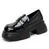 Mocasines británicos ultraligeros de suela gruesa para mujer 2024 nuevos slip-on de altura oculta zapatos pequeños de cuero populares en línea populares zapatos de una sola capa