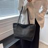 Bolsa Grande Capacidade Feminina Verão 2022 Nova Moda Casual Bolsa de Palha Bolsa de Ombro para o Trabalho Bolsa Tote Cesta de Legumes