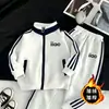 Conjunto Novo de Moletom Espesso com Forro de Lã para Inverno Conjunto de Moletom Esportivo Casual para Crianças com Forro de Lã Roupa Infantil Atacado