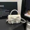 Bolso Cuadrado Pequeño de Mano Moderno y Sencillo Bolso de Lazo de Nicho para Mujer Nuevo Llegado Otoño 2026 Bolso Cruzado de Textura Moderna y Elegante