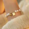 Pulsera de lujo con nicho de perlas de agua dulce barrocas Lucky Love, nueva pulsera retro con etiqueta colgante y letras para primavera y verano.