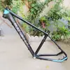 Bicicleta de montaña de 26 pulgadas/27.5 pulgadas con frenos de disco, cuadro de aleación de aluminio, guiado interno de cables y cuadro pintado en dos tonos.