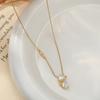 Elegante cadena de clavícula con microincrustaciones de circonitas galvanizadas en oro auténtico, diseño de nicho para mujer, collar con colgante de gato con exquisita cadena de perlas para el cuello.