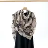 Chal Grande Estampado de Leopardo Transfronterizo Venta al por Mayor Bufanda de Imitación de Algodón y Lino Bufanda Exterior Estampada Bufanda Cuadrada Grande de 135 cm para Mujer