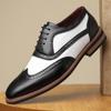 Sapatos Masculinos de Couro Esculpido Estilo Britânico Moderno Retro Venda Quente Transfronteiriça Sapatos de Couro Versáteis Business Casual Bico Fino 21001