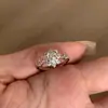 Anillo de Flor con Brillo Estilo Ins Coreano Completo de Diamantes para Mujer, Vintage Retro Lujo Ligero Moda Viajero Ol Anillo Abierto