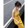 Vestido Midi Bodycon de Seda Gelada Amarelo Dopamina com Alças Finas e Decote Quadrado 2026 Incrivelmente Bonito, Cintura Marcada, Valoriza a Silhueta