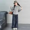 Traje para Niñas Primavera y Otoño 2026 Nuevo Estilo de Moda Elegante Niña Grande Cardigan de Punto Pantalones a Cuadros Conjunto de Dos Piezas