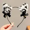 Faixa de cabeça de pelúcia divertida e peculiar para mulheres, com design de desenho animado, textura fofa e estilo de coroa alta, perfeita para lavar o rosto e adicionar um toque de sofisticação aos seus acessórios de cabelo.