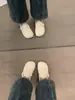 Estilo de hada de celebridad de internet 2026 zapatos de piel blanca para mujer, slip-on para exteriores, zapatos perezosos, cálidos, forrados de felpa, puntera cerrada, medias pantuflas