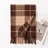 Bufanda Estilo Británico para Mujer Atmósfera Invernal Imitación Cachemir de Amazon Chal con Borlas Bufanda Cálida Venta al por Mayor
