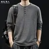 Camiseta Henley de Rayas Finas Estilo Retro Americano Manga Larga para Hombre Primavera Otoño Holgada Casual Pulóver Capa Base Superior Moderna