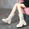 Botas Nude Retro Tendência com Bico Redondo e Salto Bloco 2024 Dopamina Simples Botas Martin Estilo Pequeno Chanel Meia-Canela Outerwear