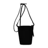 Bolsa Pequena de Couro Macio para Celular Feminina, Bolsa Pequena Transversal, Novo Modelo Primavera/Verão 2026, Estilo Vertical com Pingente de Cavalo Pequeno, Bolsa Pequena Transversal de Ombro Único