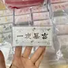 2026 Buena Suerte y Prosperidad Sobre Rojo de Plata Pura 999 con Adorno de Moneda de Plata de 1g Regalo de Año Nuevo para Familia y Amigos