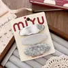 Pin BB para niña de color plateado estilo coreano con lazo dulce, pinza para el pelo versátil para niños de cuero dulce y genial, pasador lateral para niñas